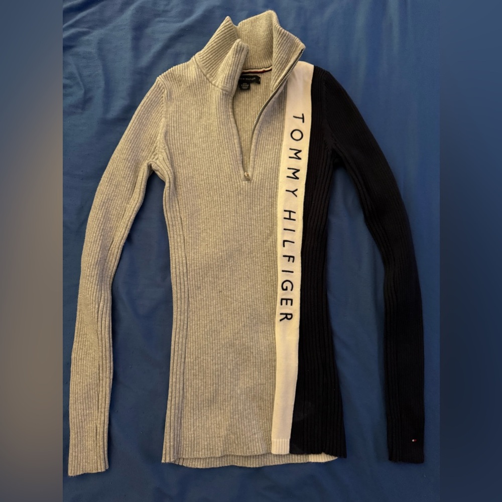 Tommy Hilfiger Gray and Black Ribbed Sweater